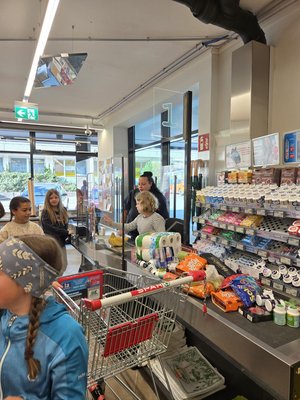 1000023183